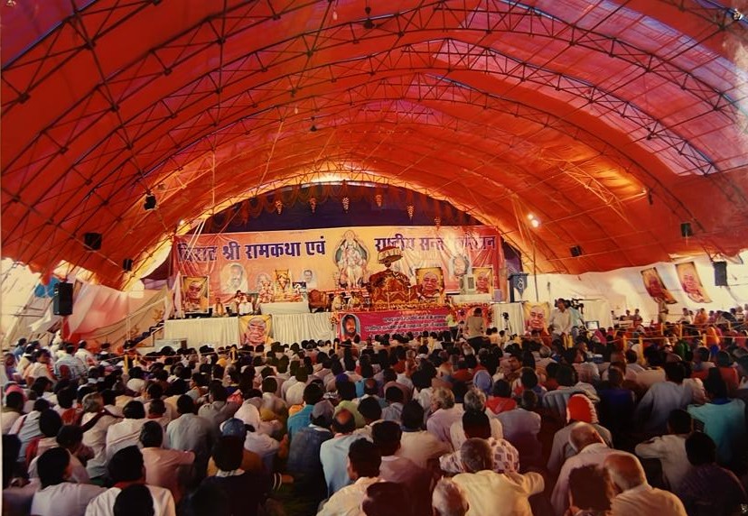 Shri Ram Katha evam Rashtriya Sant Sammelan — before a packed pandal