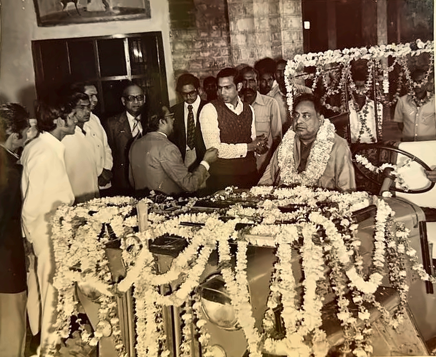 A grand welcome — received in a flower-bedecked procession