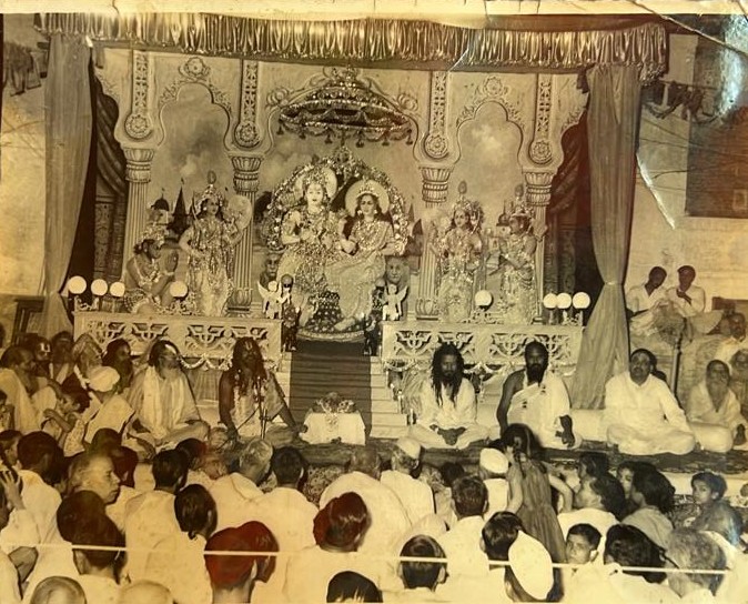 A grand Ram Katha mahotsav — the bedecked stage of Shri Sita-Ram